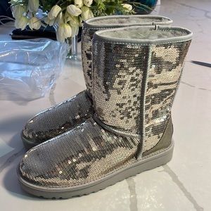 NWT Ugg Boots Shiny